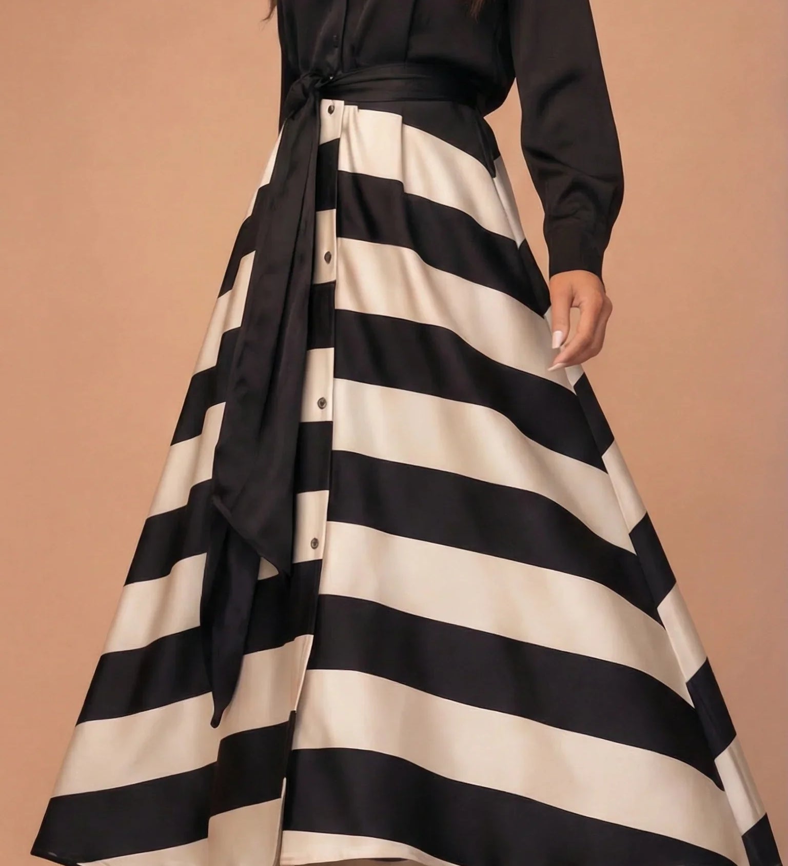 Mălina – Rochie Elegantă cu Imprimeu Orizontal în Dungi