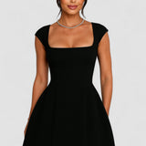 Aurelia – Rochie Mini cu Decolteu Pătrat Structural