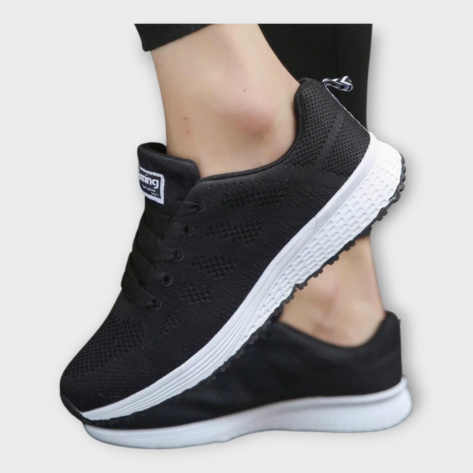 Pantofi sport cu strat superior din plasă și talpă antiderapantă