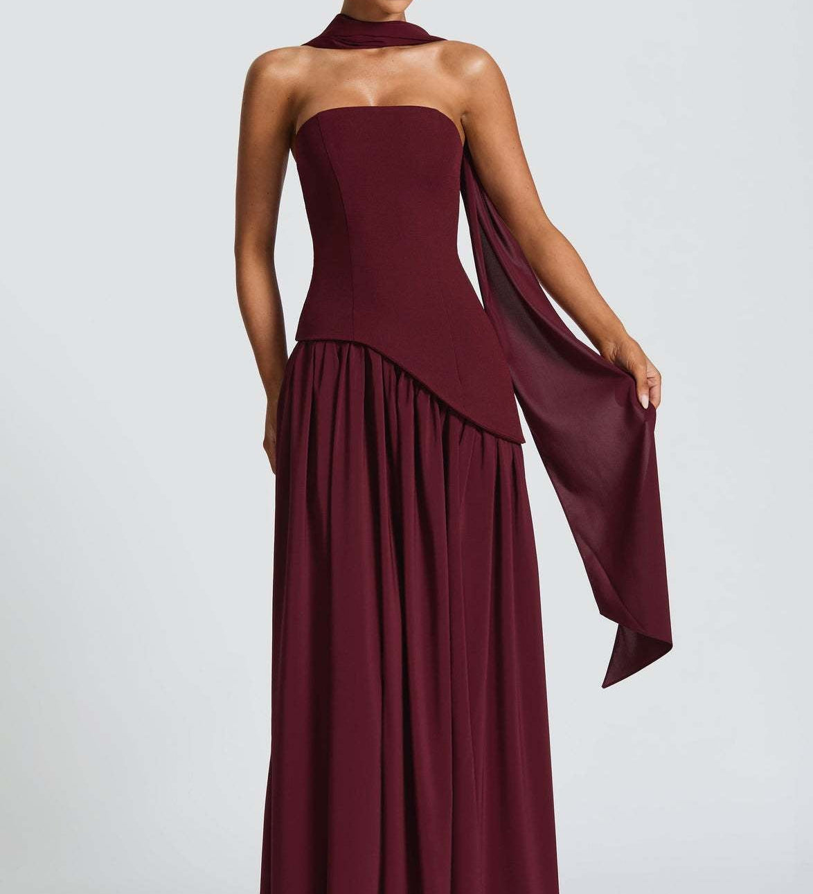 Livia – Rochie Lungă Elegantă cu Linie Clasică