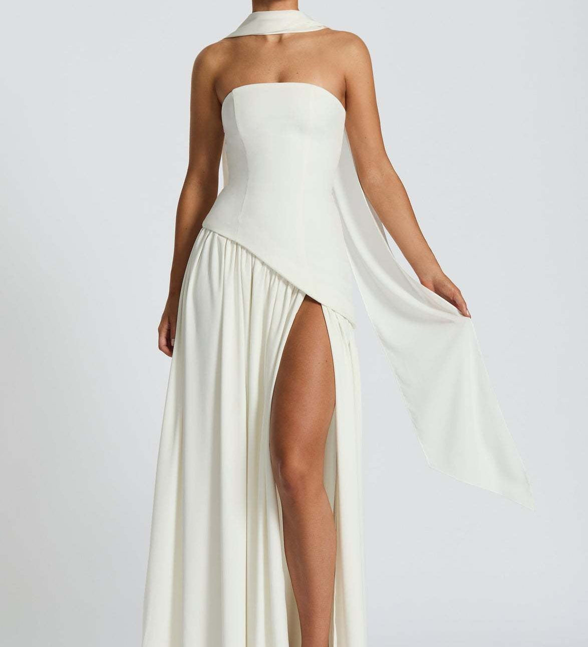 Livia – Rochie Lungă Elegantă cu Linie Clasică